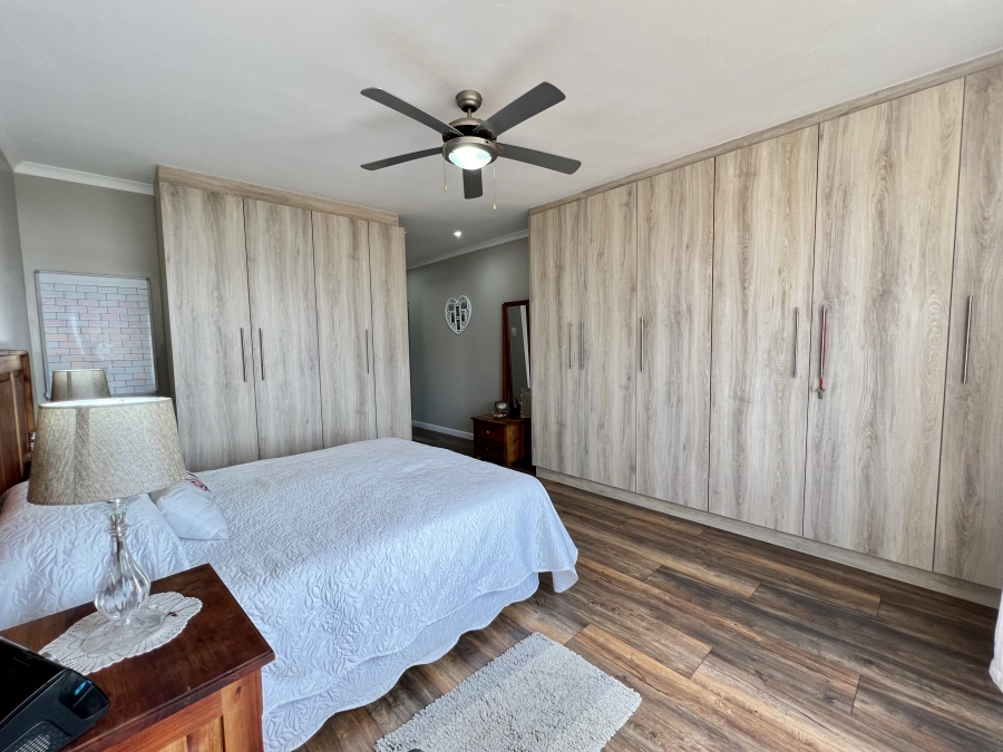 3 Bedroom Property for Sale in Wavecrest Eastern Cape